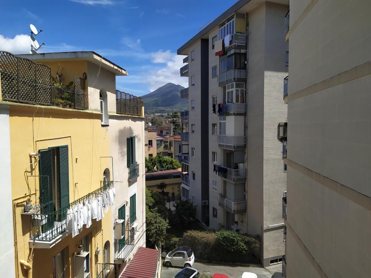 Vesuvio Corner - Spacious And Colorful Apartment In San Giorgio, Very Close To Napoli, Ideal For Families And Groups, Close To Pompeii, Sorrento... Сан-Джорджо-а-Кремано Экстерьер фото
